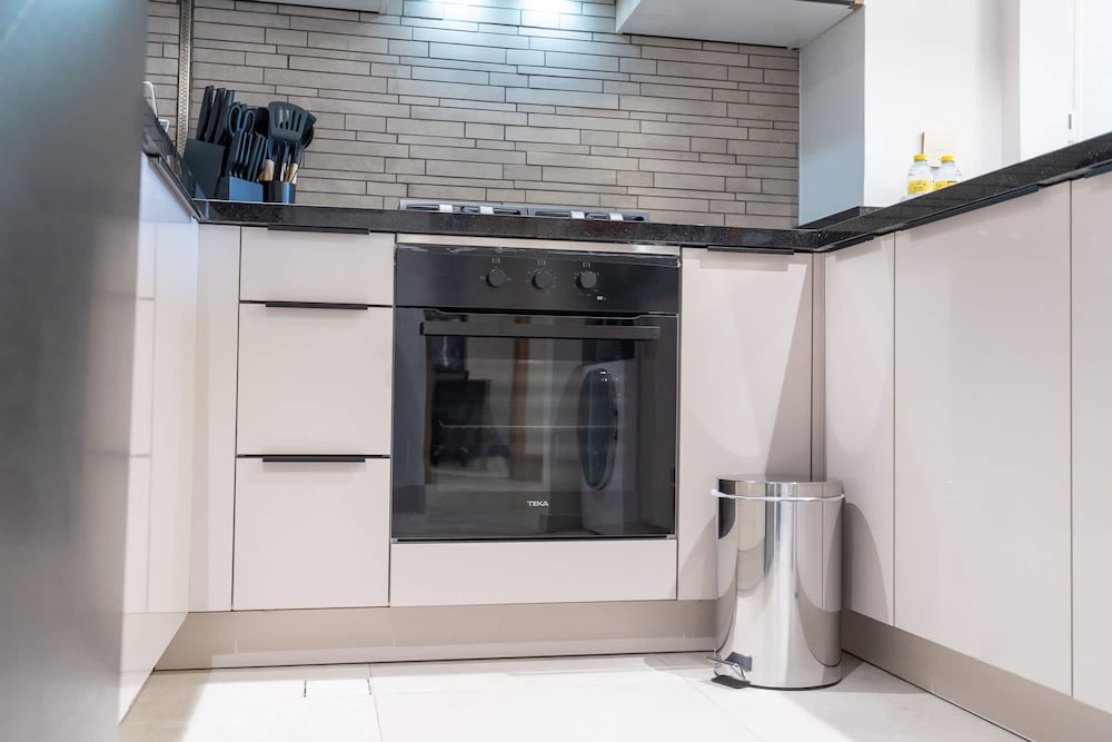 A Fantastic 1 Bed Flat Located in JVC