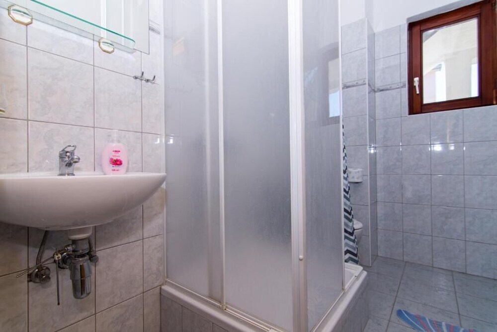 Mato - With Parking - SA1 en Seget — bathroom