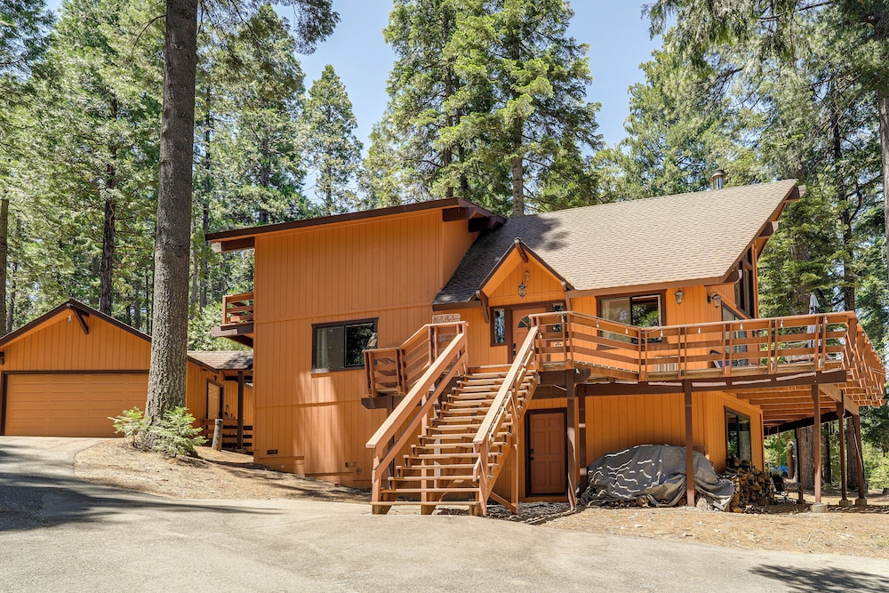 Cabin Getaway Near Big Trees Park: Game Room, Deck
