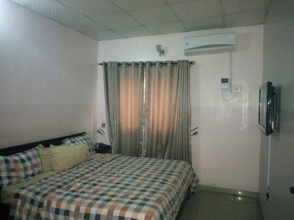Bayse One Executive Suites and Bar