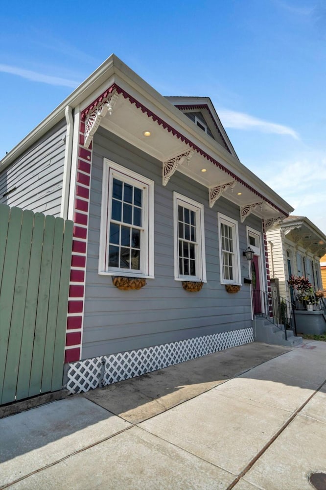 Brick Maison in New Orleans view 2