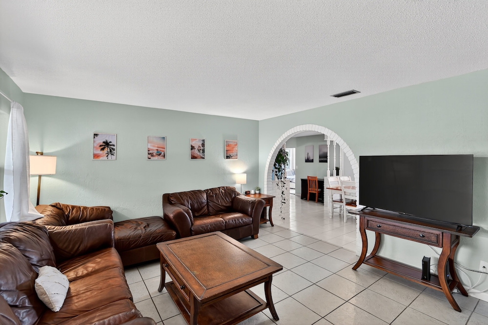 Chelsea Way Getaway Bright 4br Family Retreat 4 Bedroom Home