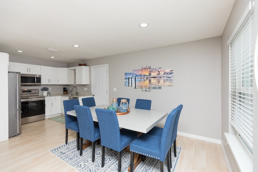 Charming Downtown Cottage 3 Bedroom Home