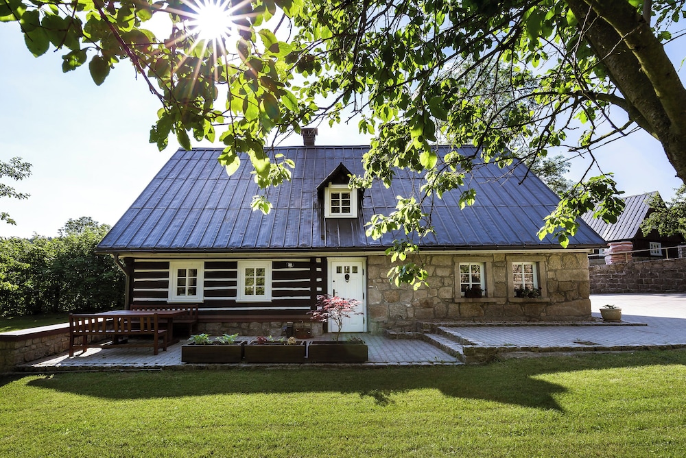 Dom Nad Wodospadem pod Snieznymi Kotlami