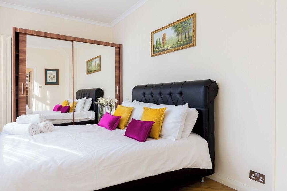 Luxury Villa 6 Bedrooms Next to Marble Arch