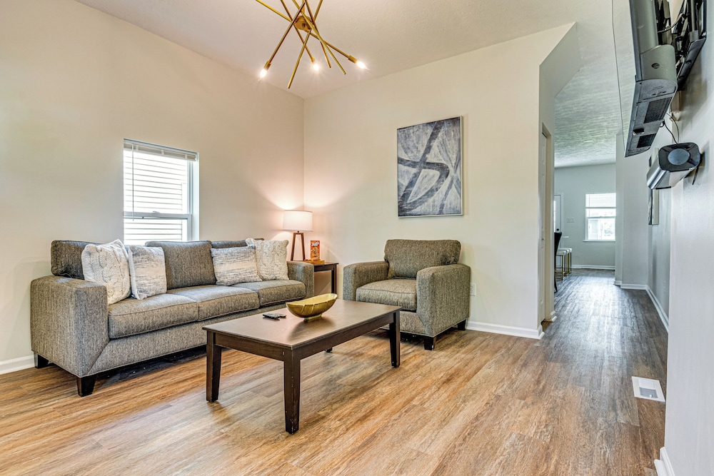 2 Mi to Mass Ave: Indianapolis Townhome Near Parks