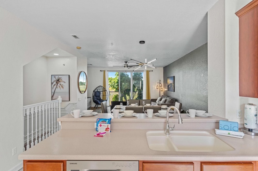Vista Cay Swanky