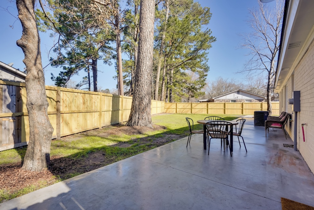 Patio + Yard: Family Home in North Charleston