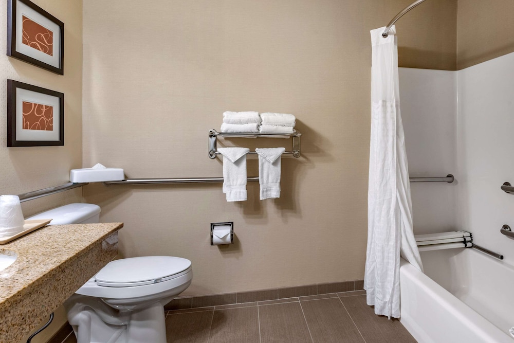 Albany Vacations - Comfort Suites Linn County - Property Image 9