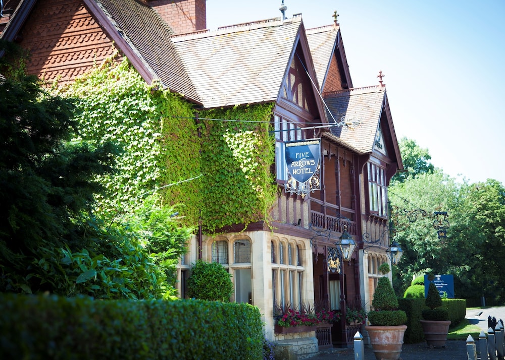 Aylesbury Vacations - The Five Arrows Hotel - Property Image 25