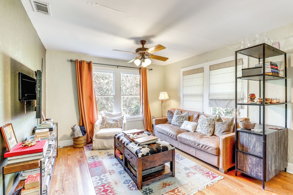4 Mi to Dtwn: Tranquil Retreat in Austin!