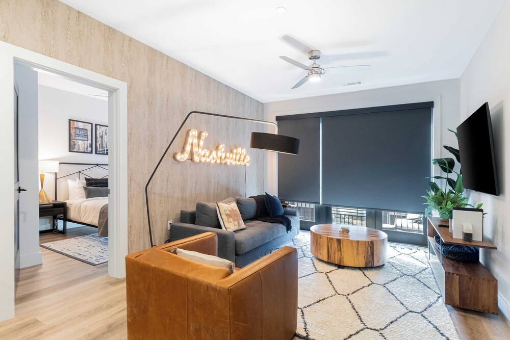 Sleeps 24 4 Modern Midtown Apartments w/ Gym + Pool Walkable to Shops & Eats