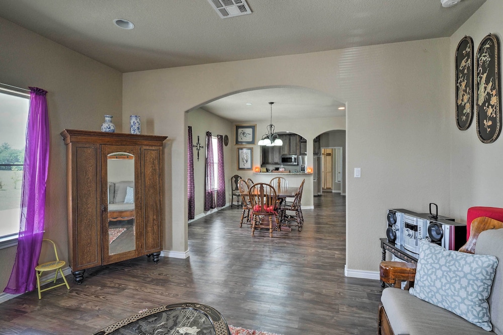 4 Mi to Circuit of the Americas: Home w/ 3 Acres