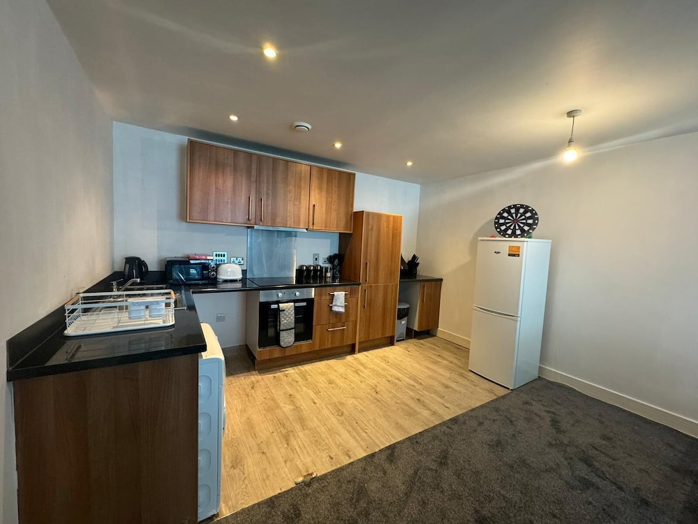 Immaculate 2-bed Apartment in Birmingham view 5
