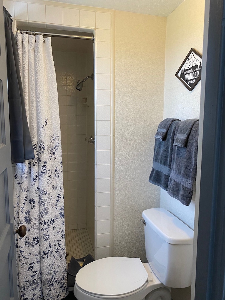 Lamplighter Cabins & Suites
