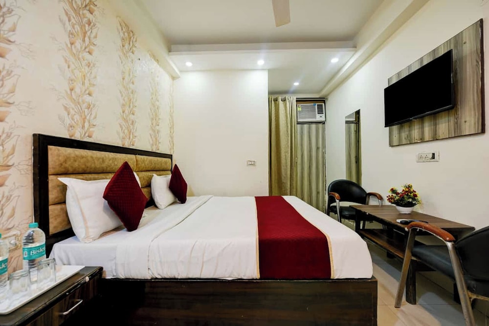Hotel Lookout Stay Delhi IGI Airport