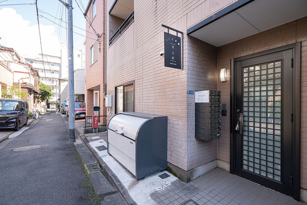 ZAITO Tokyo Luna Lane Economy Inn