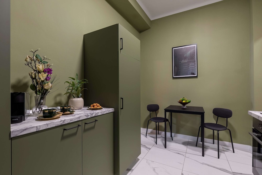 Serene 1BR Apartment in University Square