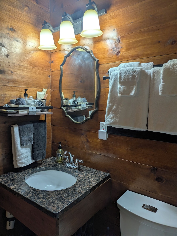 Feather Nest Inn