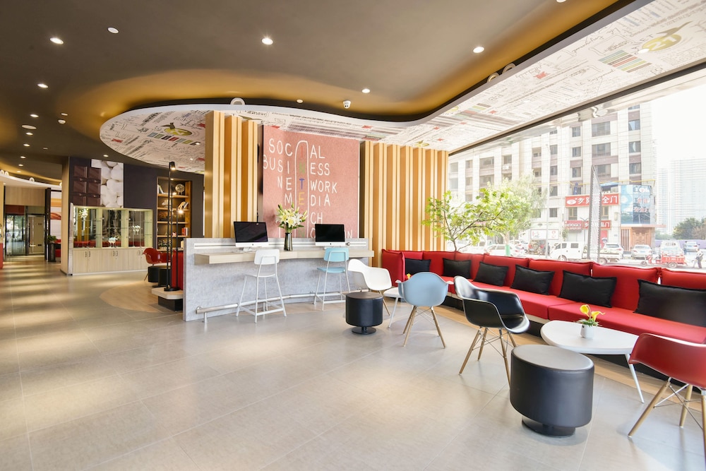 Lobby & Reception