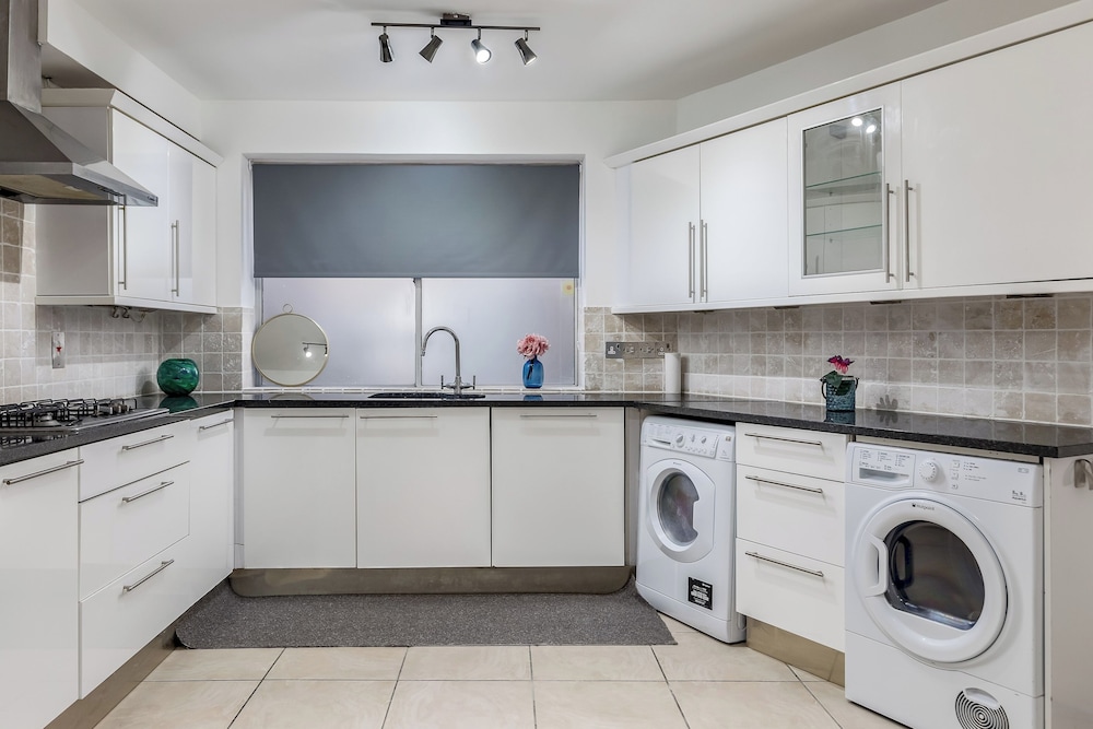 Luxury Villa 6 Bedrooms Next to Marble Arch