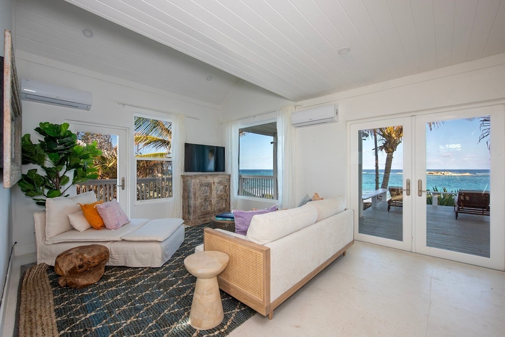 Veselka - Remodeled Home On Double Bay Beach 3 Bedroom Home
