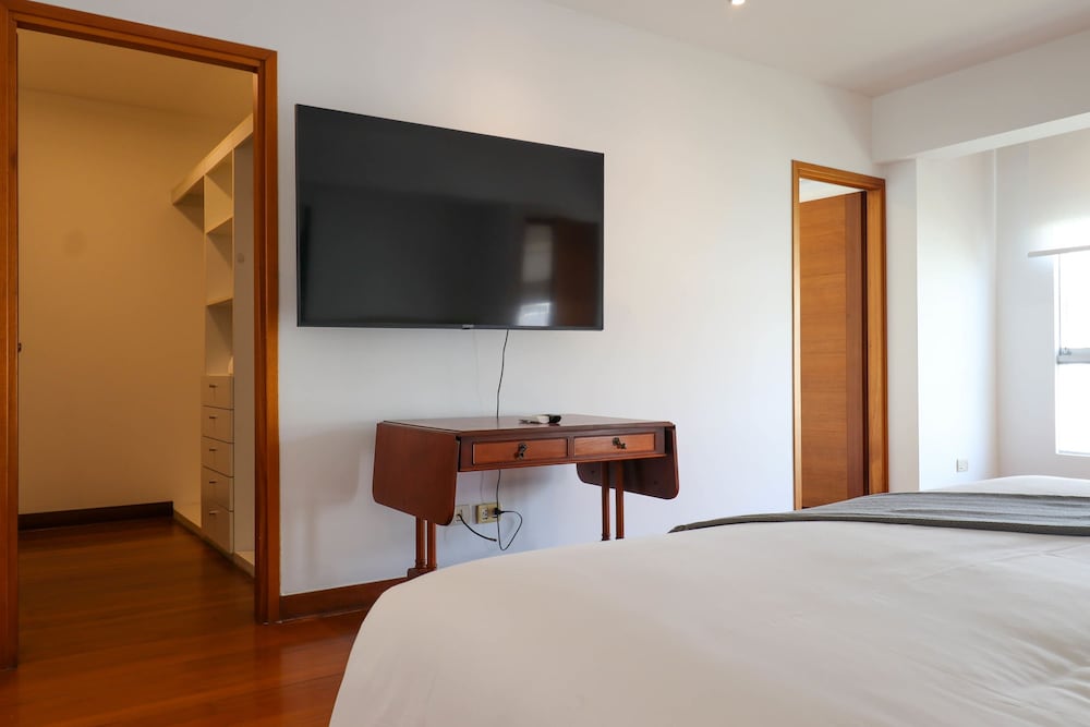 w Radiant 2BR w Modern Terrace in Miraflores