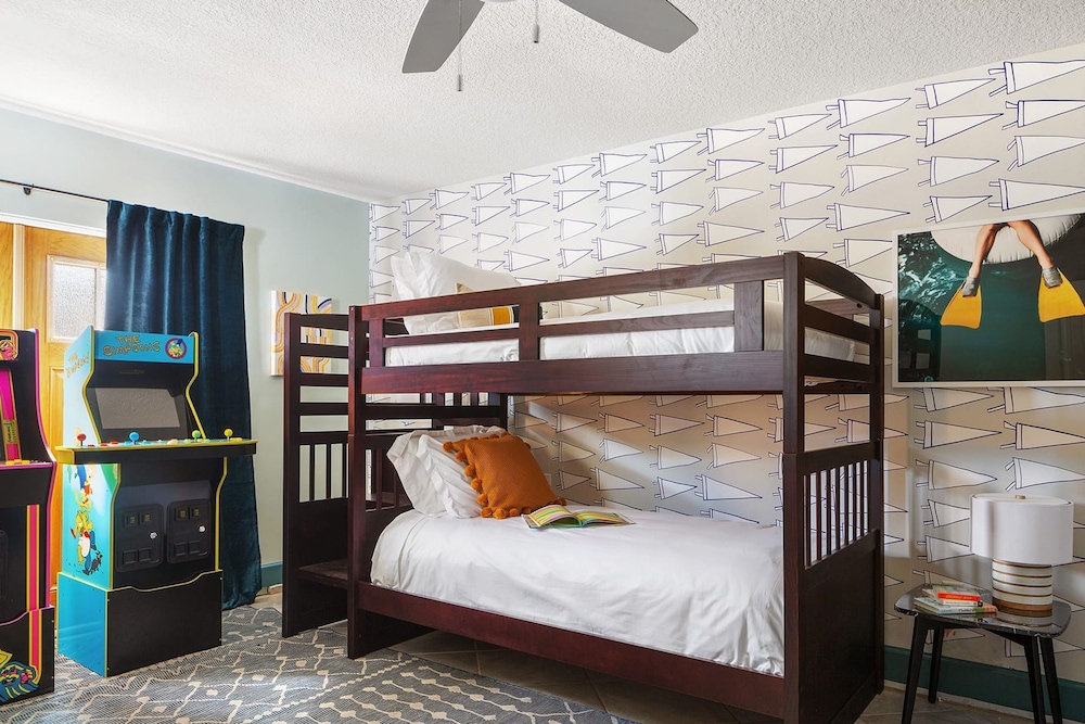 Cottagecore Coast Deck Hot Tub Surf-centric Neighborhood Kids Suite