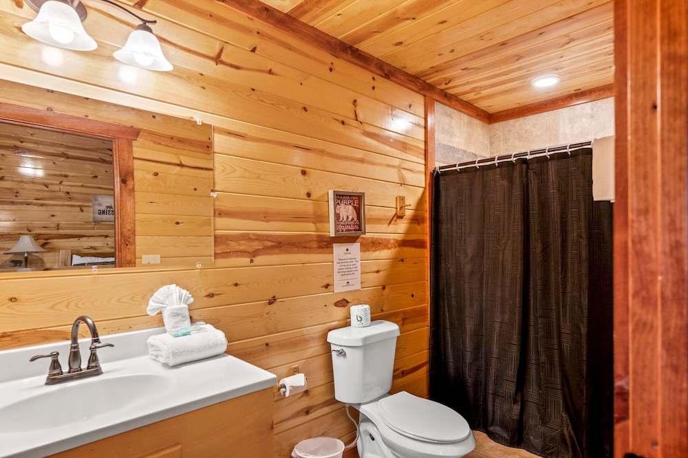Exquisite Getaway w Indoor Pool Theater
