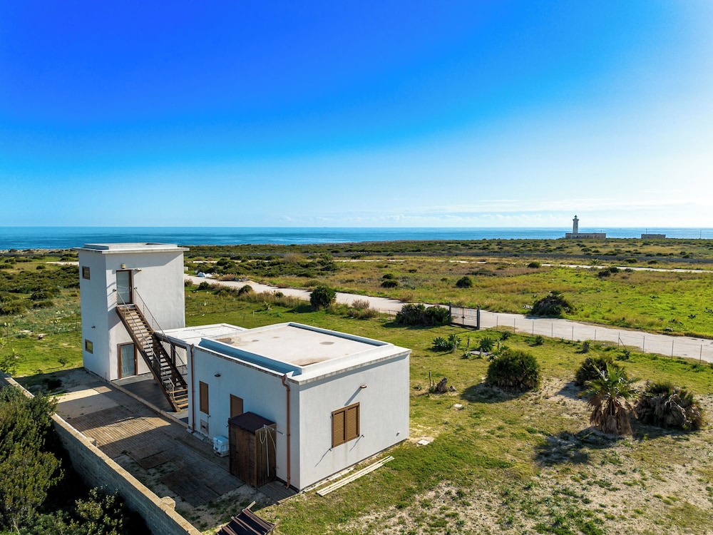 Casa Faro del Plemmiro con Jacuzzi by Wonderful Italy