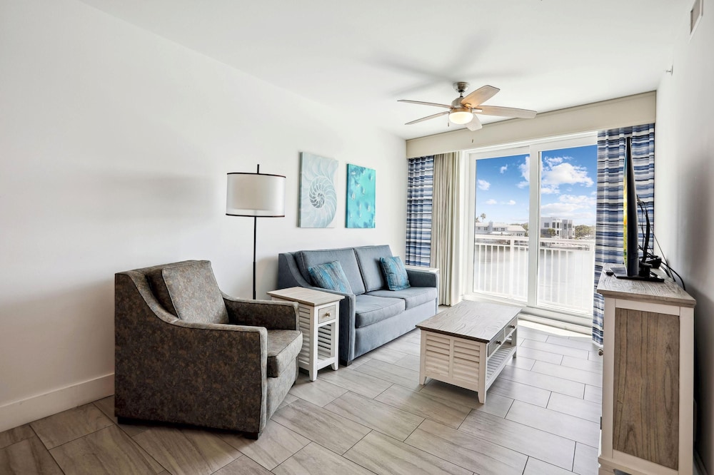 Oceana 305 East