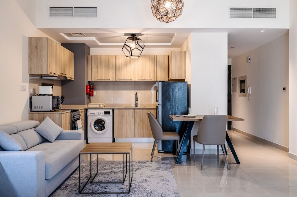 Tanin - Sleek Studio in AG Tower with Canal Views