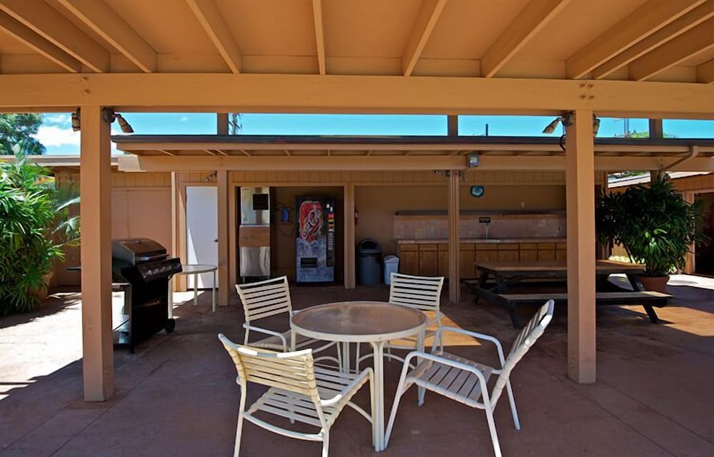 Maui Sands #6e 1 Bedroom Condo by RedAwning