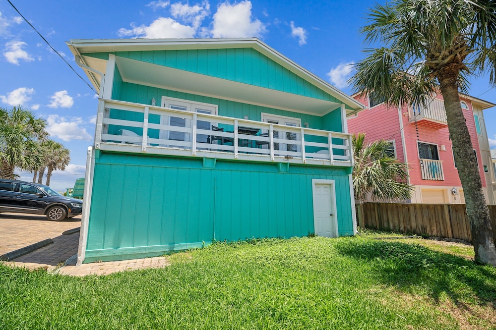 Charming Coastal Retreat Steps From Beach 3 Bedroom Home