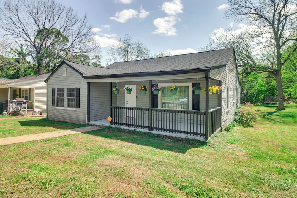 6 Mi to Crowders Mountain: Peaceful Home w/ Porch