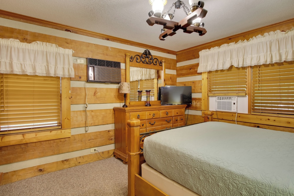 Golfer's Getaway: Hephzibah Home w/ Pool Access
