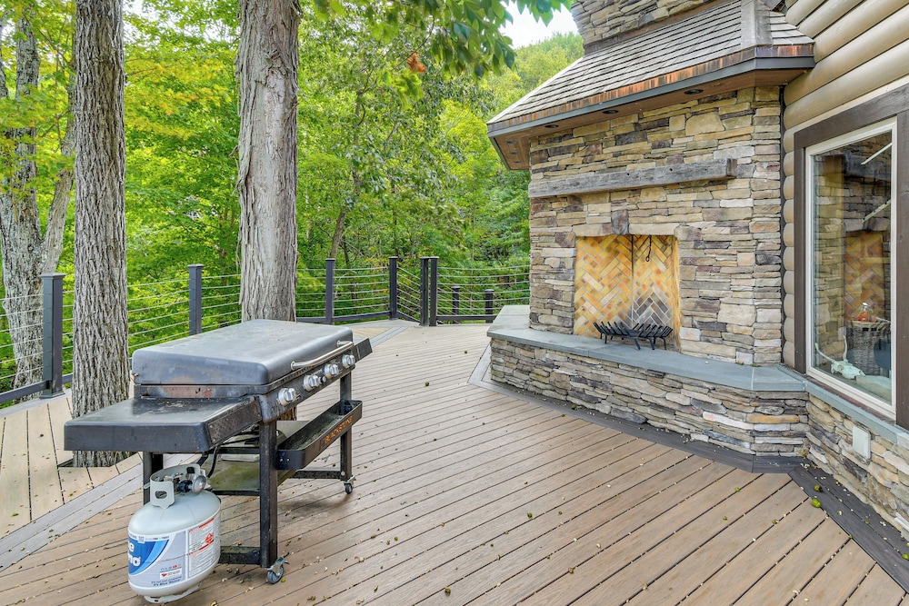 Luxe Cabin Compound 4 Mi to Cameron State Forest!