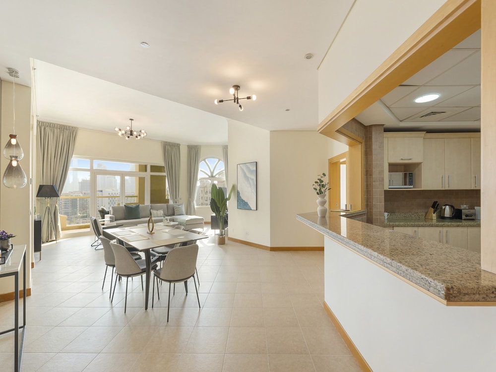 Short-stay at Al Haseer - 4 Beds Palm Holiday Apt