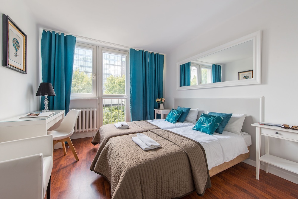 UNIT Short Rent Apartment by Warsaw Metro Station