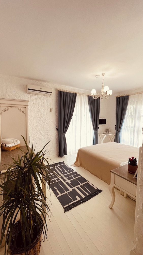 Mina Otel by Adda Alaçatı