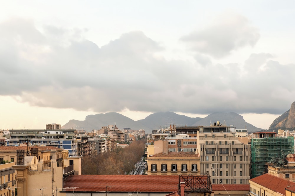 Ruggero City View apartment by Wonderful Italy