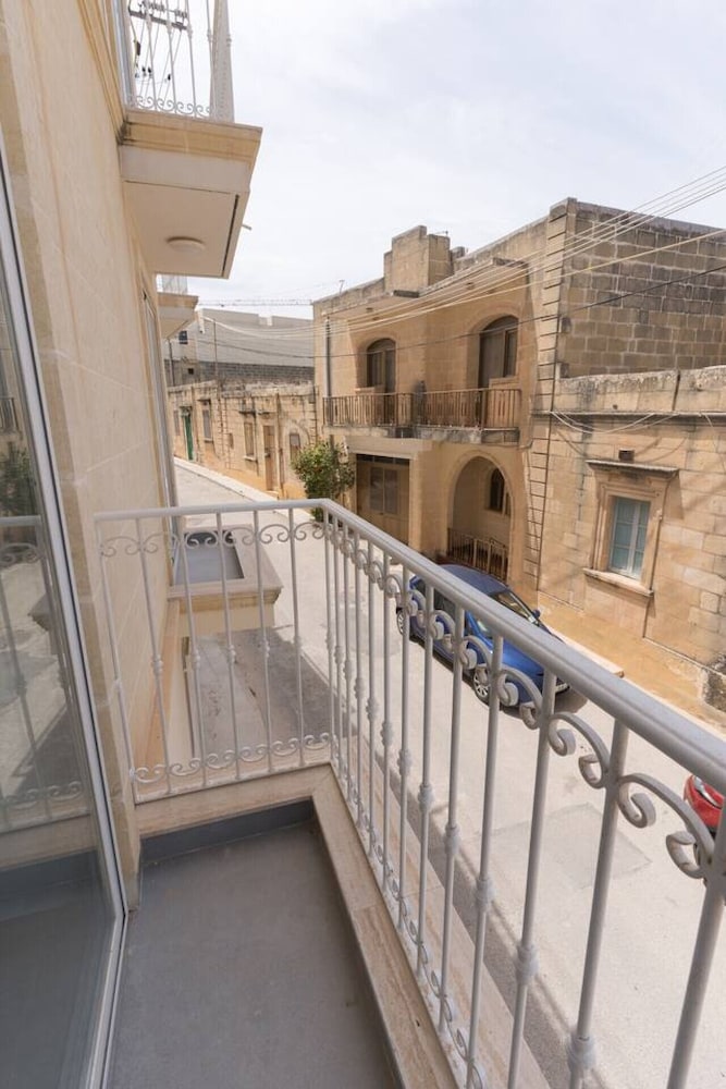 Property With Pool Access - Xaghra Near Marsalforn
