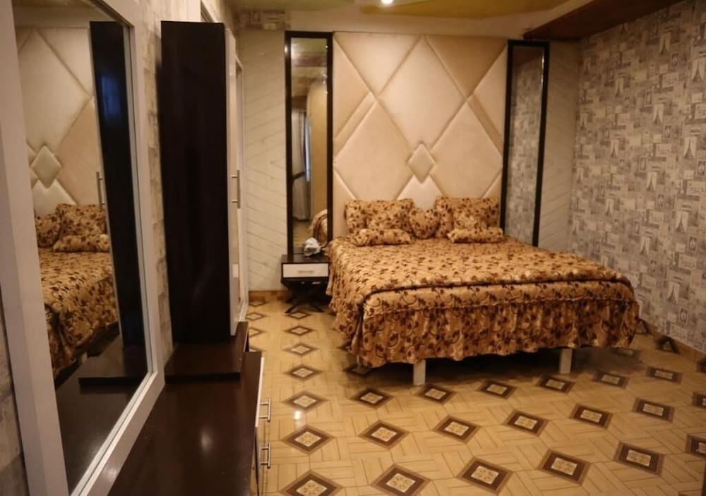 Burj Al Bahria Town Luxury Suites view 5