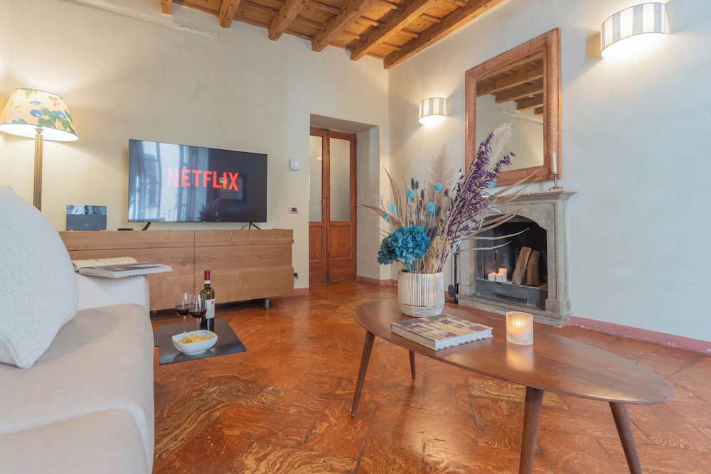 Pantero Apartment by Rent all Como