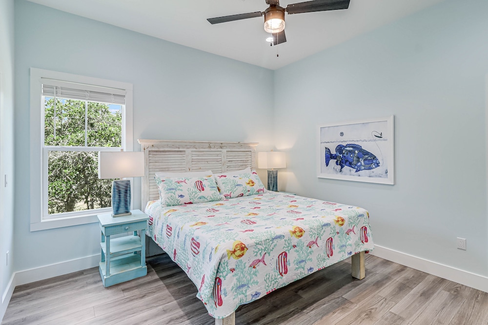 Fishtastic Sp103 4 Bedroom Home by RedAwning view 4