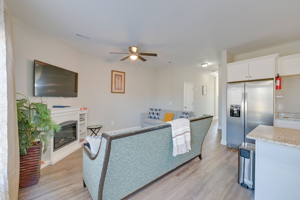 5 Mi to Charlotte Motor Speedway: Cozy Townhome