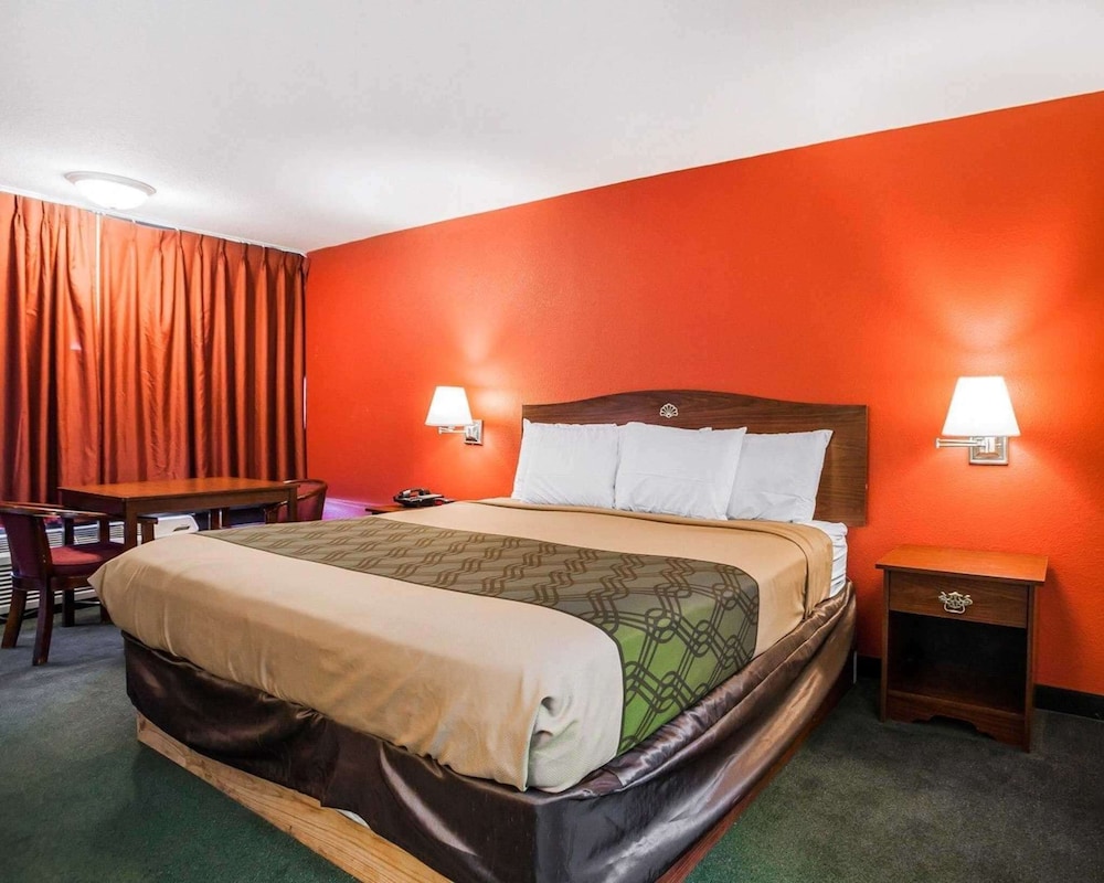 Econo Lodge Jefferson City view 4