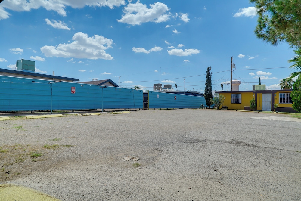 4 Mi to Dtwn El Paso: Pet-friendly Apartment!