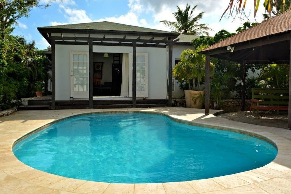 Parrot Villa