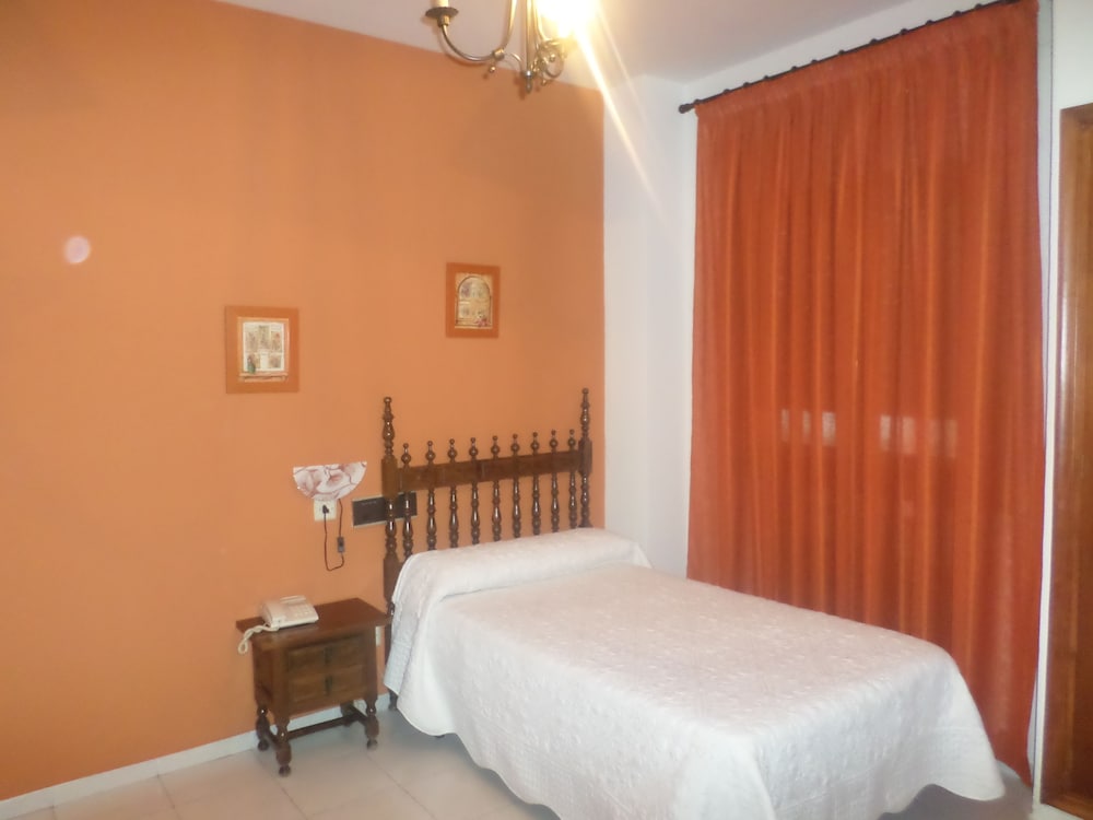 Hostal Restaurante Lujuan - Property Image 6